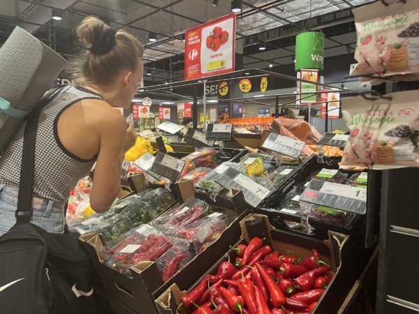 REVISTAFYH's tweet card. Las cadenas polacas cierran el grifo del pimiento doméstico y se abren al pimiento importado a pesar de que la oferta es menor.