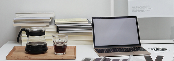 tecInterviewhlp's tweet card. The article will present essential books to excel in your data engineering journey.