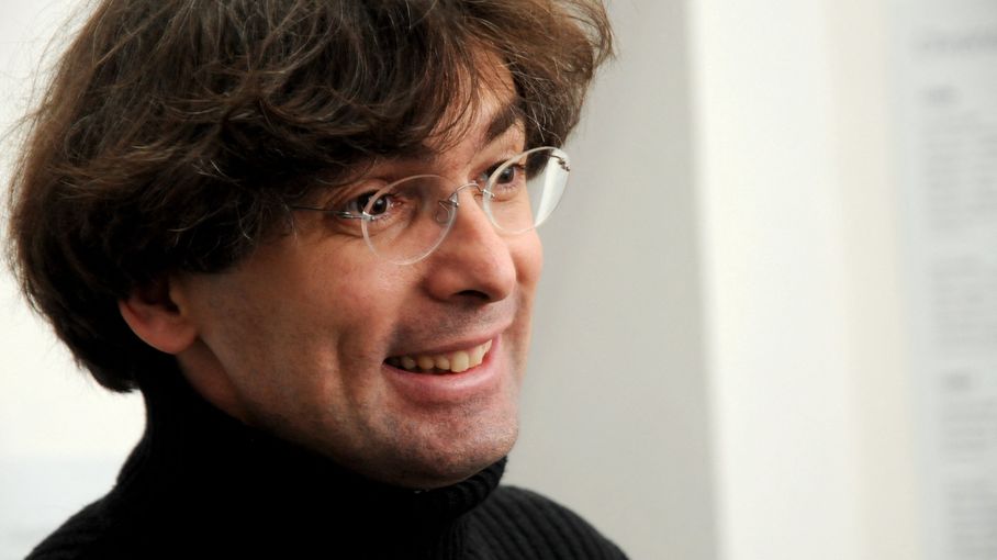 franceinfo's tweet card. "Avec sa disparition, la culture perd l'un de ses meilleurs connaisseurs et la France un grand serviteur de l'Etat", lui a rendu hommage la ministre de la Culture sur le réseau social X.