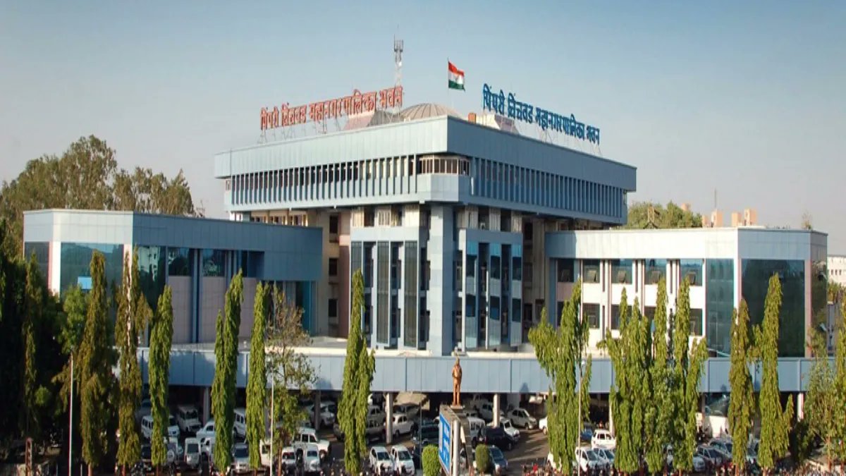 eFreeJobAlert's tweet card. The Pimpri Chinchwad Municipal Corporation (PCMC) Recruitment 2025 has been announced for 11 Intensivist posts. Candidates holding M.D., DNB, or Diploma