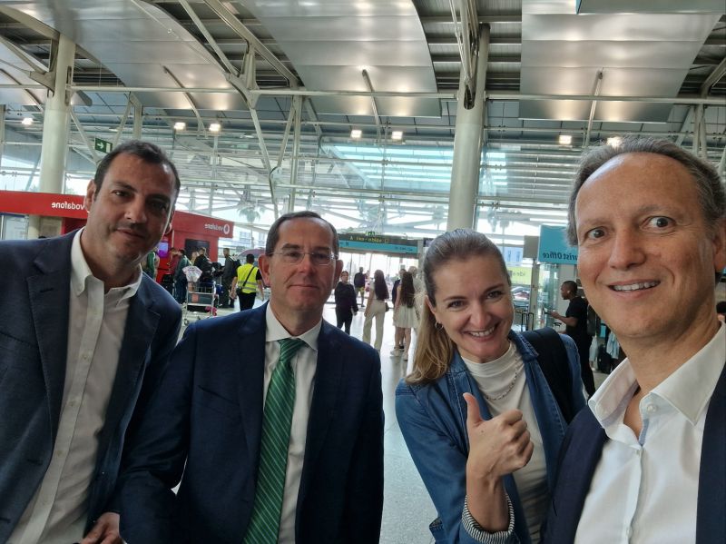jpmdasilva's tweet card. Nothing like the airports to see good old friends and ex-SAP colleages. Alejandro Martos Rodriguez, Vicente Moncho Brunengo, Tijana Djukanovic Hernandez