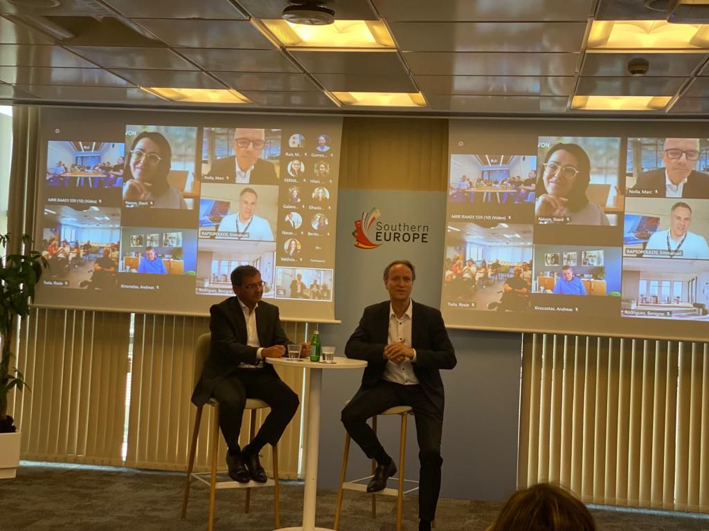 jpmdasilva's tweet card. Tomorrow marks the end of a beautiful journey as I leave SAP after "a few" years with this incredible company. The photos are from today's goodbye session and handover to my good friend Carlos...