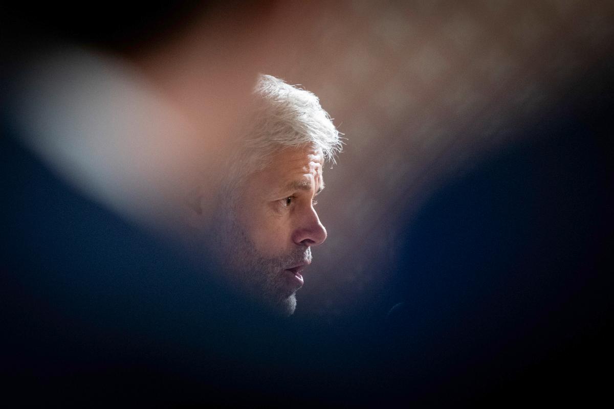 L_heguiaphal's tweet card. Face au médiatique ministre de l’Intérieur, Laurent Wauquiez espère l’emporter grâce à une campagne agressive menée au plus près des adhérents. Et ce, en dépit d’une image dégradée.