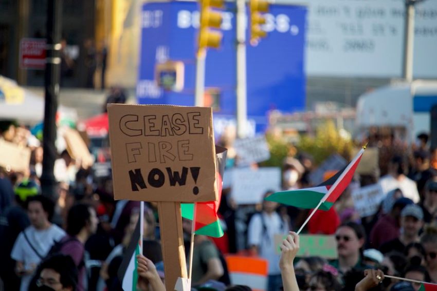 RevPermanente's tweet card. Le 11 novembre 1918, 52 mois de combats atroces et fratricides s'arrêtaient sur le Front Ouest. Pourtant ce n'est pas la trêve entre généraux et Etats capitalistes qui a mis fin au conflit, mais la...