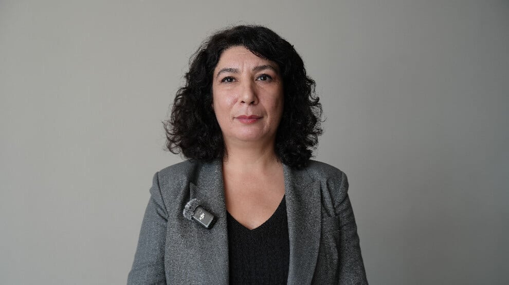 PYD_Rojava's tweet card. Berdevka Meclîsa Jinan a DEM Partiyê Halîde Turkoglû işaret bi girîngiya nîqaşên li ser aştiyê ya ji bo jinan kir