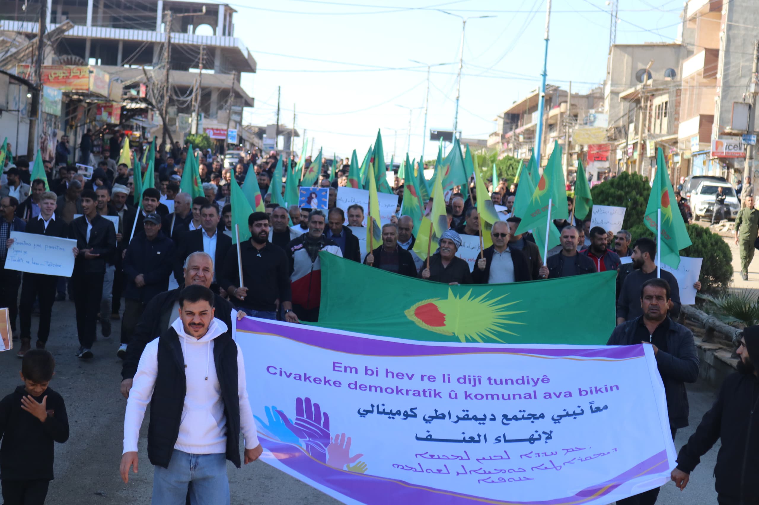 PYD_Rojava's tweet card. خرج اليوم المئات من رجال مقاطعة الجزيرة من مدن ديريك وكركي لكي وجل آغا في مسيرة حاشدة، وذلك في إطار