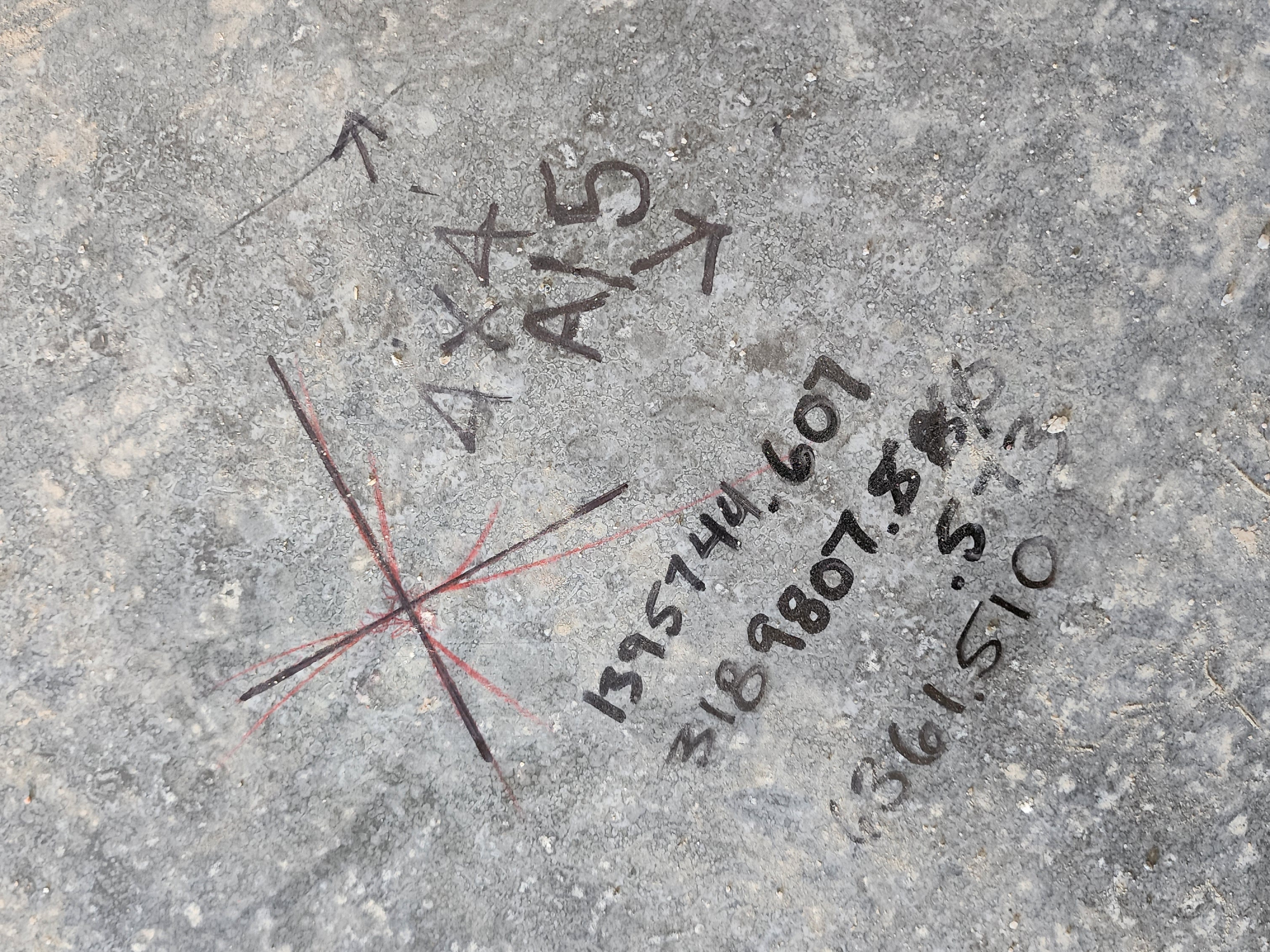 DustyRobotics's tweet card. Traditional layout often misses control errors until it’s too late. Learn how Dusty Robotics helps field teams catch and correct issues early—reducing rework, delays, and risk.