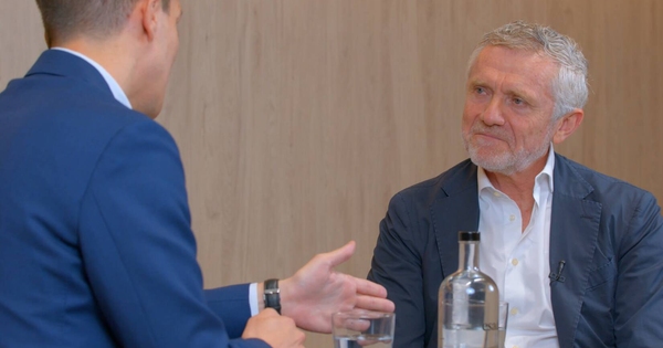 elconfidencial's tweet card. El presidente de Volkswagen Group España Distribución cursó el MBA de Esade hace más de tres décadas. Ahora, regresa a la institución académica para participar en 'Visiones con Impacto'