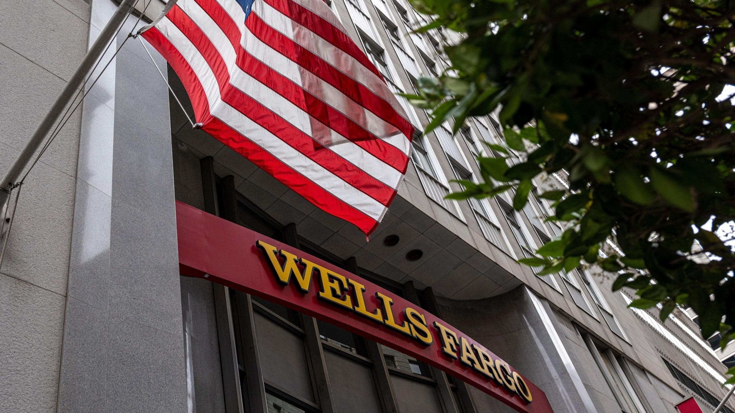 _Data_Science's tweet card. Technology spend at banks varied during the fourth quarter of 2022 amid talk of a recession.  The $3 trillion Bank of America saw 8% growth in non-interest expenses in Q4 to $5.1 billion and $1.8...