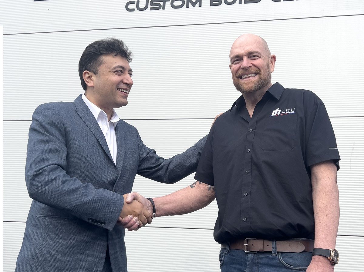 SignUpdate's tweet card. Liyu England has appointed Service Offset Supplies (SOS) as a premier UK reseller for Liyu's range of large-format printing machines.