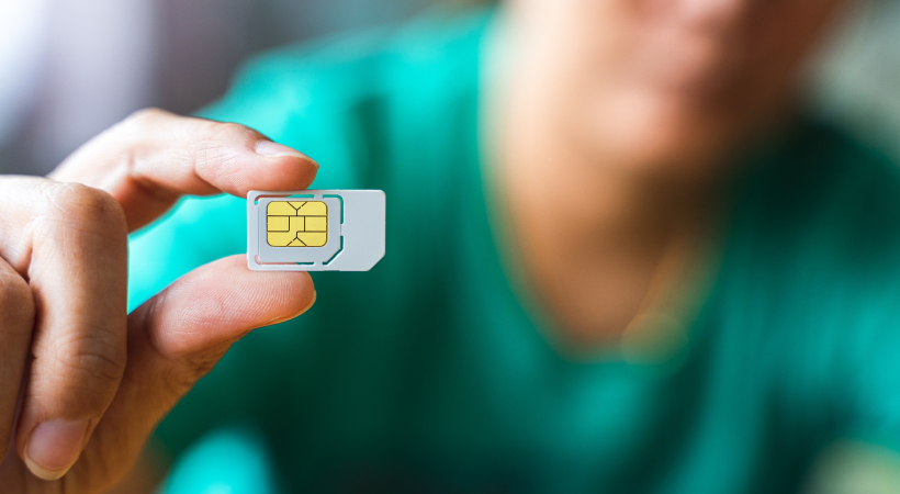 kairalinews's tweet card. മറ്റ് തട്ടിപ്പുകളെ പോലെ നമ്മളായിട്ട് കൊടുക്കുന്ന കാശല്ല, ബാങ്ക് അക്കൗണ്ട് മുഴുവൻ നിമിഷങ്ങൾക്കുള്ളിൽ കാലിയാക്കാൻ സിം സ്വാപ്പിന് സാധിക്കും.