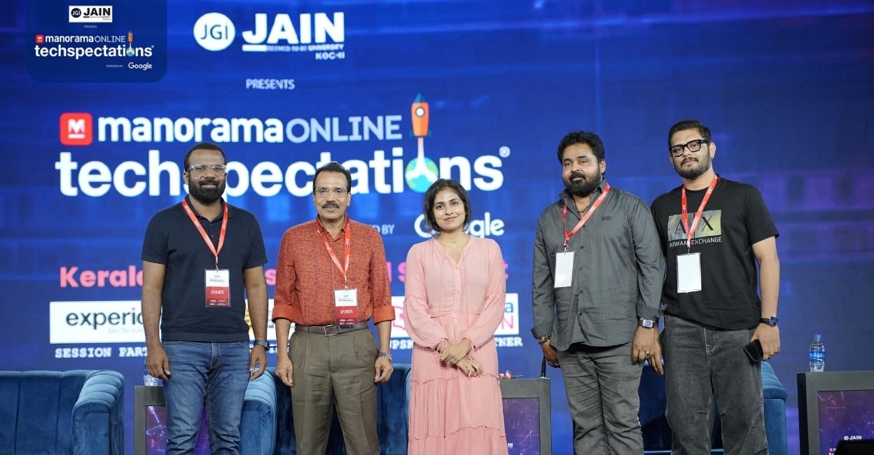 Techspectation's tweet card. മുഖത്ത് യാതൊരു ഭാവവും വരാത്ത ഒരു അഭിനേതാവിന്റെ മുഖത്ത് എഐ ഉപയോഗിച്ച് ഭാവങ്ങൾ കൊണ്ടുവരാനാകുമോ? ഈ ചോദ്യത്തിലുണ്ടായിരുന്നു സിനിമയിൽ എന്താണ് എഐയുടെ.AI, cinema, Malayalam film, technology, artificial...