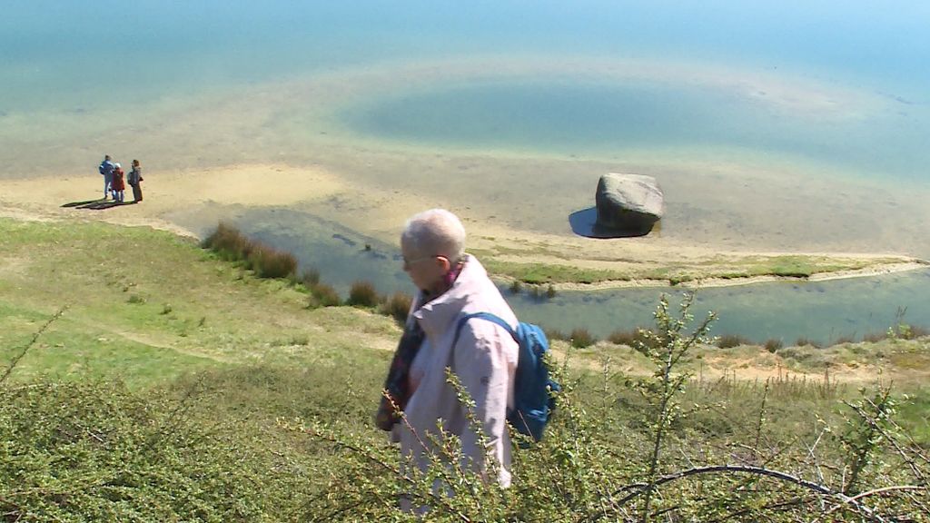 HHmatthijs's tweet card. Het landschapskunstwerk Broken Circle/Spiral Hill bij Emmen was dit weekend na jaren weer even te bezoeken. De aanpassing in het landschap is het enige kunstwerk buiten de Verenigde Staten van...