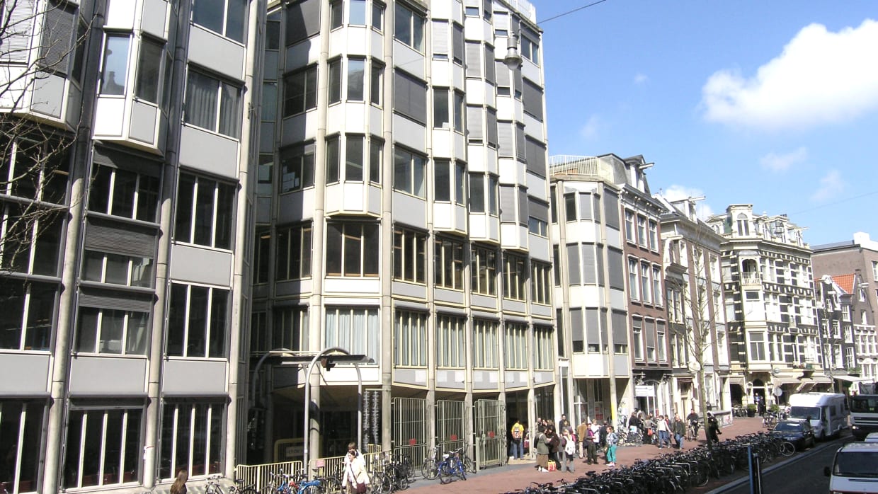 HHmatthijs's tweet card. UvA-studenten zetten petitie op om bibliotheek P.C. Hoofthuis te redden 