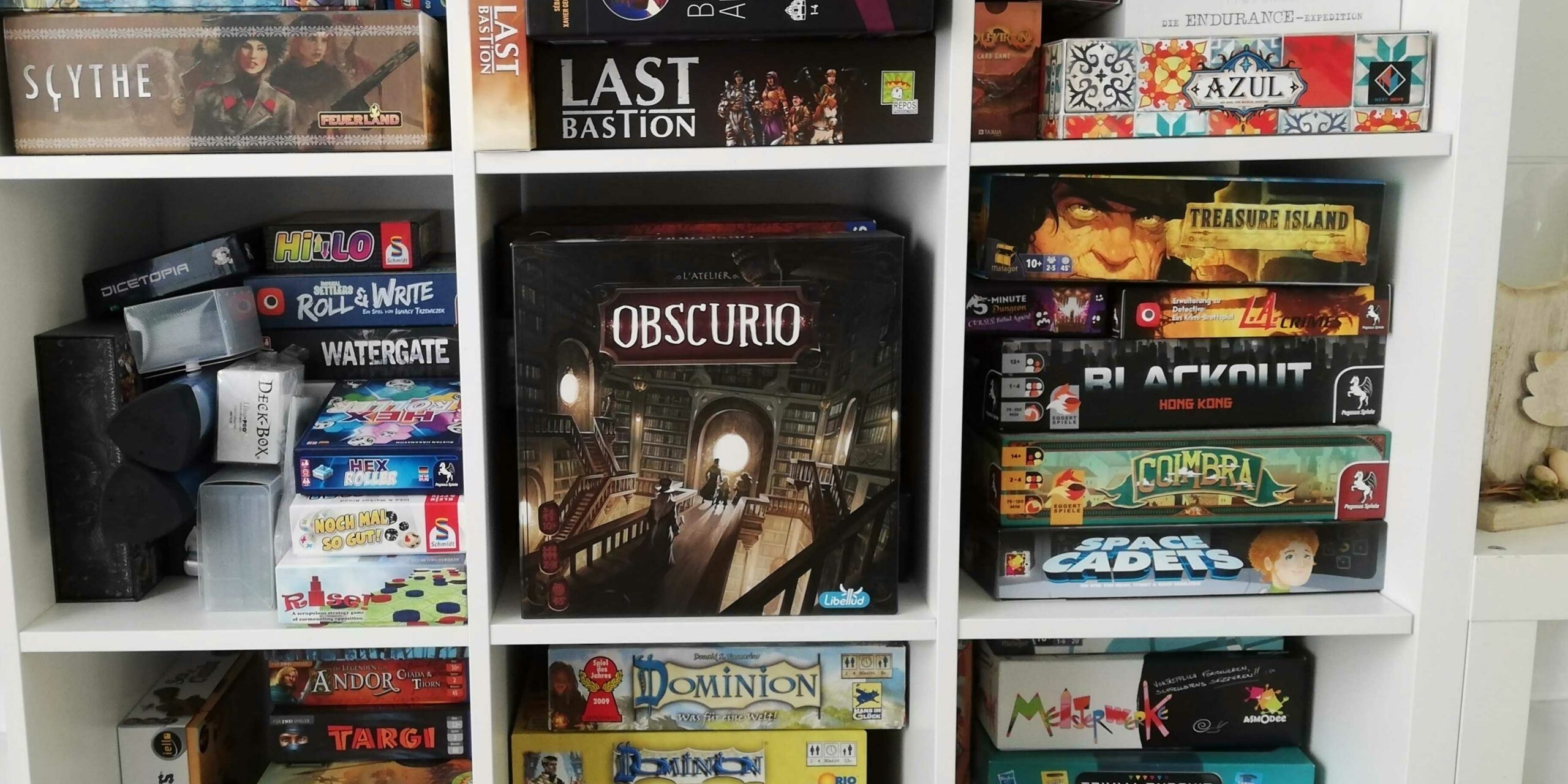 nerdpub_blog's tweet card. Obscurio vermischt die Spielprinzipien von Mysterium und Werwölfe vom Düsterwald und schafft es mit frischen Ideen ein tolles Spiel zu kreieren.