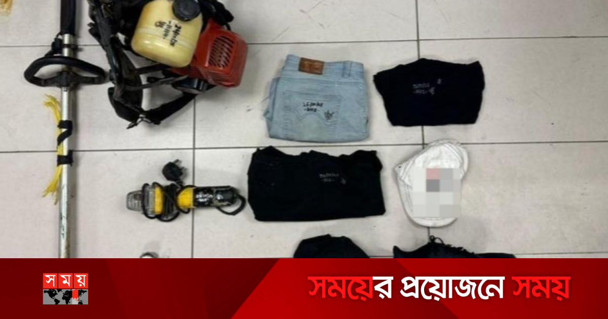 somoytv's tweet card. মালয়েশিয়ার জোহর রাজ্যে এক বাংলাদেশি ঠিকাদার শ্রমিককে কুপিয়ে ডাকাতির ঘটনা ঘটেছে। এই ঘটনায় জড়িত সন্দেহে চারজনকে গ্রেফতার করেছে স্থানীয় পুলিশ। মঙ্গলবার (২৮ অক্টোবর) ইস্কান্দার পুত্রী জেলা পুলিশ...