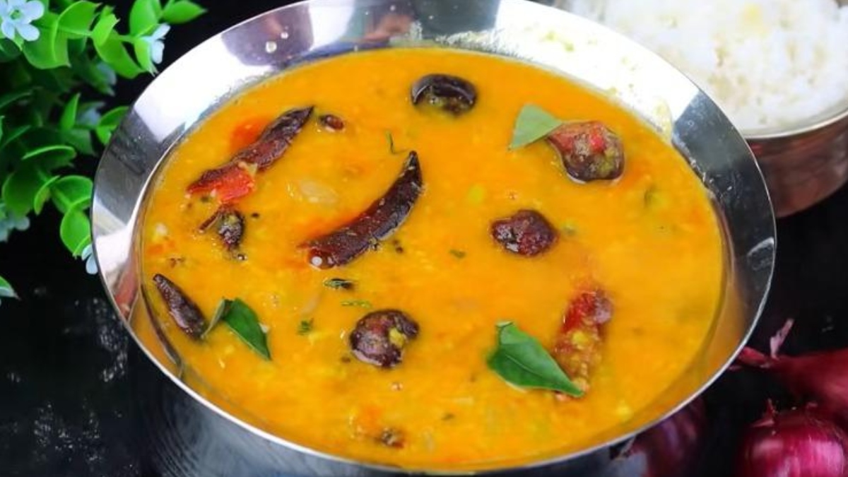 BoldskyTamil's tweet card. Milagai Killi Sambar Recipe In Tamil: சிம்பிளாக சமையலை முடிக்க நினைக்கிறீர்களா? கவலை வேண்டாம். துவரம் பருப்பு இருந்தால் போதும், அட்டகாசமான சுவையில் மிளகாய் கிள்ளி சாம்பாரை செய்யலாம். இப்படி செய்யும்...