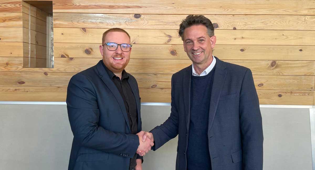 electronicspec's tweet card.  The collaboration brings together the Faraday Institution’s excellence in battery research with the Hartree Centre