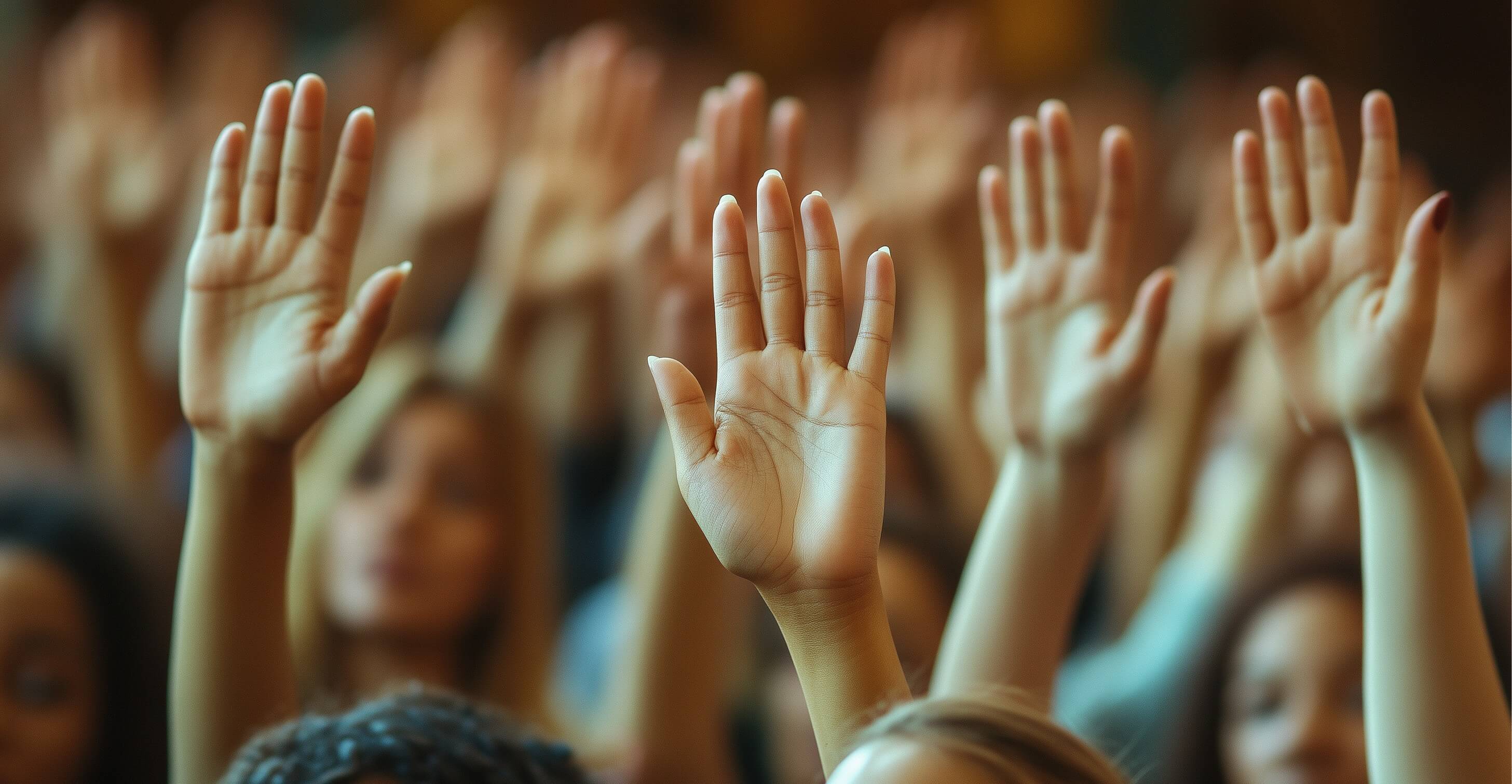 ComputingBPS's tweet card. El Ministerio para la Transformación Digital abrió el 14 de noviembre de 2025 una consulta pública para revisar el servicio de telecomunicaciones