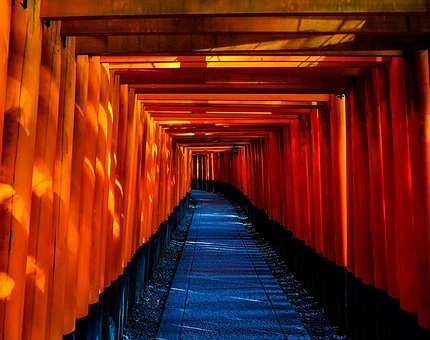 iHodl_com_en's tweet card. The FSA is considering a new regulatory framework that would require digital asset custodians and trading management services to register with the authorities.