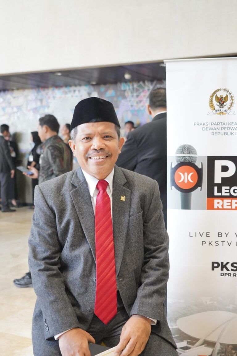 Rosihanjohan's tweet card. Realitarakyat.com - Anggota Majelis Permusyawaratan Rakyat (MPR) RI dari Fraksi PKS, Johan Rosihan turut hadir dan menyaksikan langsung Pelantikan Prabowo