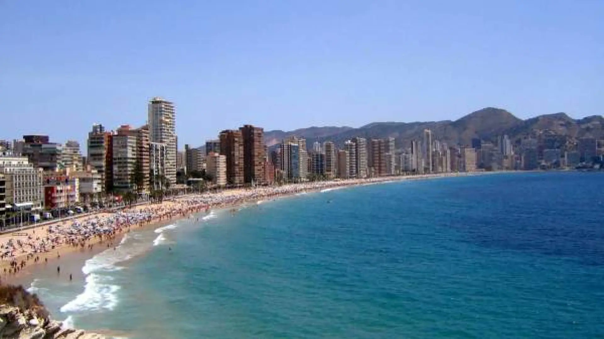 20m's tweet card. Las vacaciones de Freda Jackson no fueron lo que había imaginado. Después de ahorrar durante meses, esta pensionista británica de 81 años con probl...