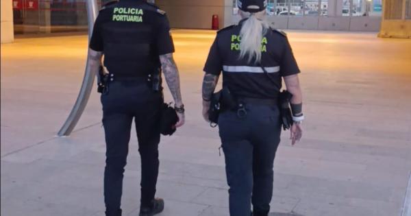 PoliciAPB_SPPLB's tweet card. Fue encontrado gracias a una aplicación para buscar tu móvil. Agentes de la Policía Local y de la Policía Portuaria detuvieron ayer por la tarde a un joven de nacionalidad colombiana por robar nueve...
