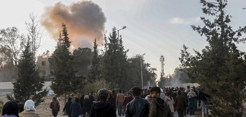 jungewelt's tweet card. Syrien: Türkische Angriffe auf die Tischrin-Talsperre töteten bereits über 20 Menschen. Ein Gespräch mit Jakob Rihn