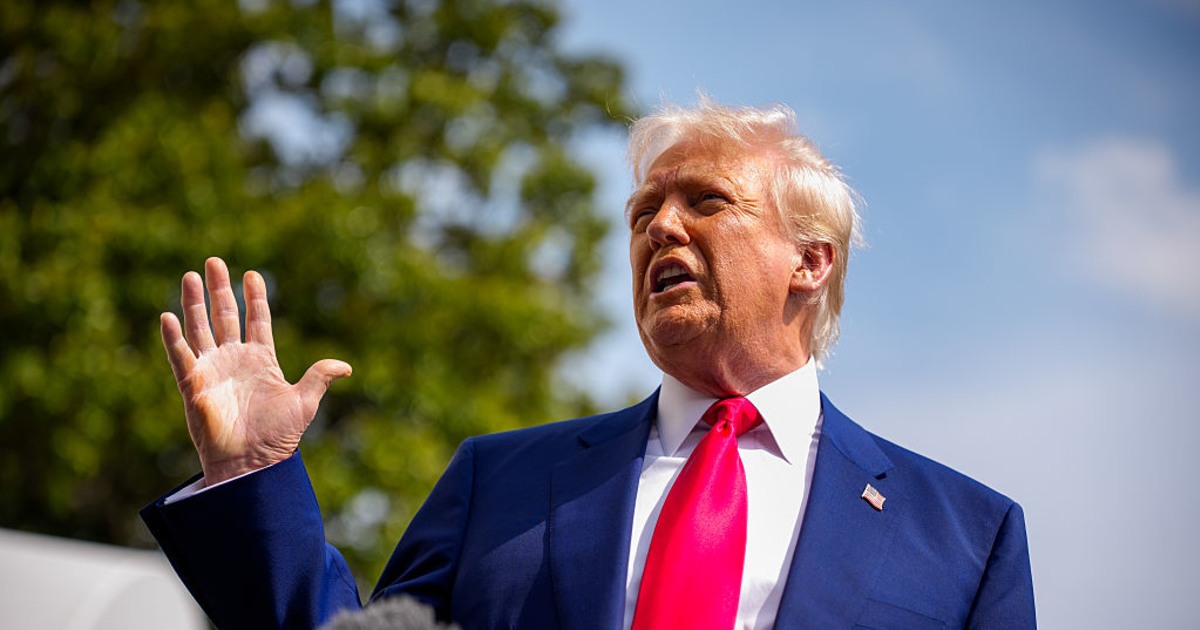 InfiniLlc's tweet card. 2023年10月22日、日本の高市早苗首相は新閣僚に対し135以上の指示を出し、経済安全保障や外交問題の強化を目指している。彼女は、トランプ米大統領に対し日本の立場を伝え、両国の協力を促進する意向を示している。特に防衛費の引き上げや台湾防衛への関与強化を提案する見込みで、日米関係の深化を図る。