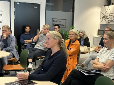 infomedia_uib's tweet card. Som et av universitetets største institutter er Infomedia et selvsagt stoppested når ledelsen i Norges Forskningsråd (NFR) tar turen vestover. Torsdag 19. september tok Infomedia imot NFR-ledelsen i