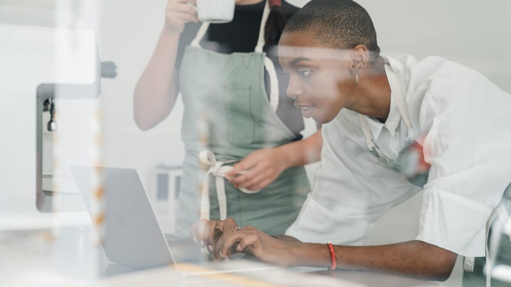 TinyWowCom's tweet card. Burnley ranked as the third best area for remote working in England with a score of 71.67 and South Tyneside ranked as the fourth.