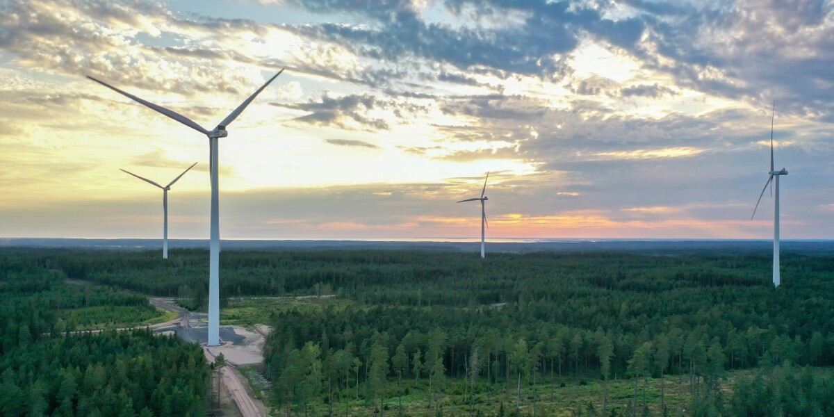 KaraHurst's tweet card. As the world’s largest corporate buyer of renewable energy, Amazon now has 274 projects globally—enough to power more than 3 million U.S. homes.