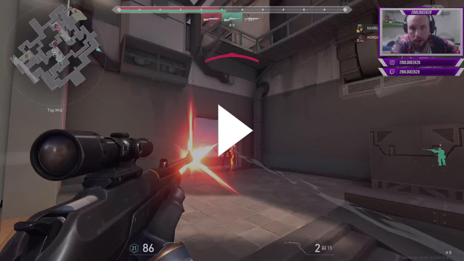 oldgeek28's tweet card. 28oldgeek28 - Yo con sniper soy malísimo, pero mira esa!