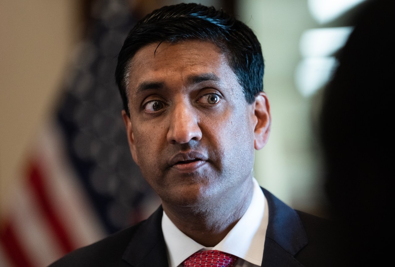 curious_media's tweet card. (KRON) — A Bay Area congressman is introducing legislation that would ban certain public officials and their families from trading cryptocurrency. Rep. Ro Khanna (D-Fremont) [...]