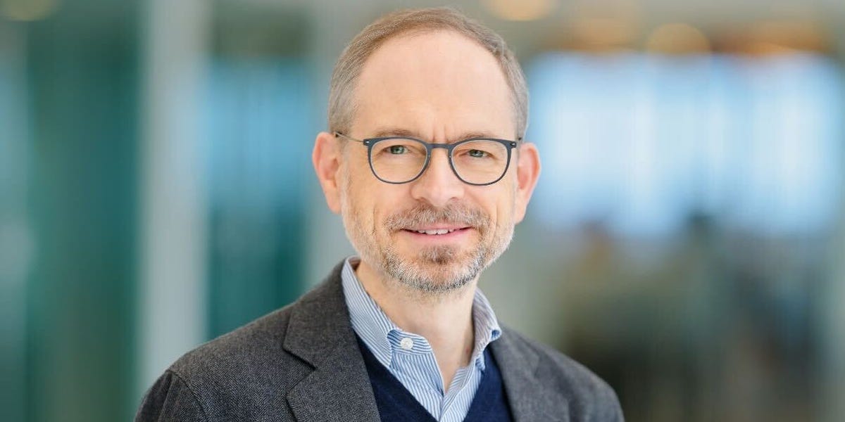 BusinessInsider's tweet card. Appian CEO Matt Calkins said that he doesn't trust AI to do many tasks, including screening résumés.