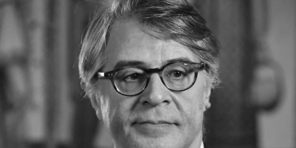 ProkopisDoukas's tweet card. Tις προάλλες διάβασα με ενδιαφέρον άρθρο που δημοσιεύτηκε στο iefimerida.gr με τη γλωσσολογική προσέγγιση του καθηγητή Γλωσσολογίας, Γεώργιου Μπαμπινιώτη για τον όρο «πρέσβειρα».