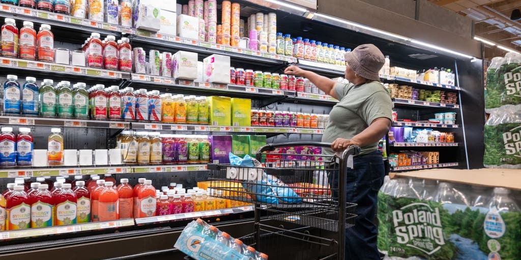 RapidResponse47's tweet card. DoorDash tracks price changes through cheeseburger and essentials indexes, showing household goods remain flat while restaurant prices rise modestly nationwide.