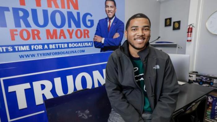 zerohedge's tweet card. ...the indictment details additional alleged misconduct, including accepting unauthorized salary and leave payments, forcing a city contractor to pay another contractor who did no work, purchasing...