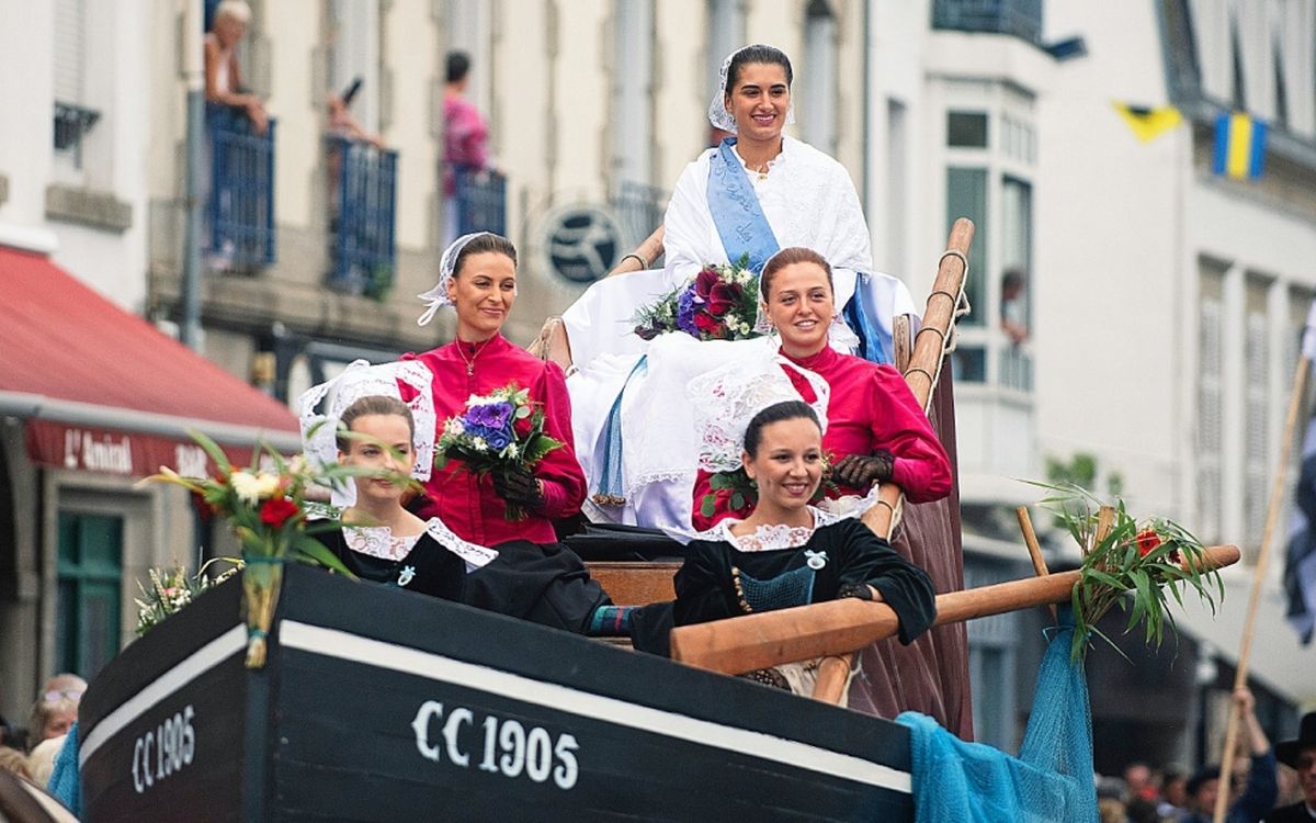 delphinebinard's tweet card. Les organisateurs des Filets Bleus ont décidé de reporter d’une semaine la clôture des candidatures au titre de reine 2023. Il est donc encore possible de s’inscrire jusqu’au vendredi 17 février. À...