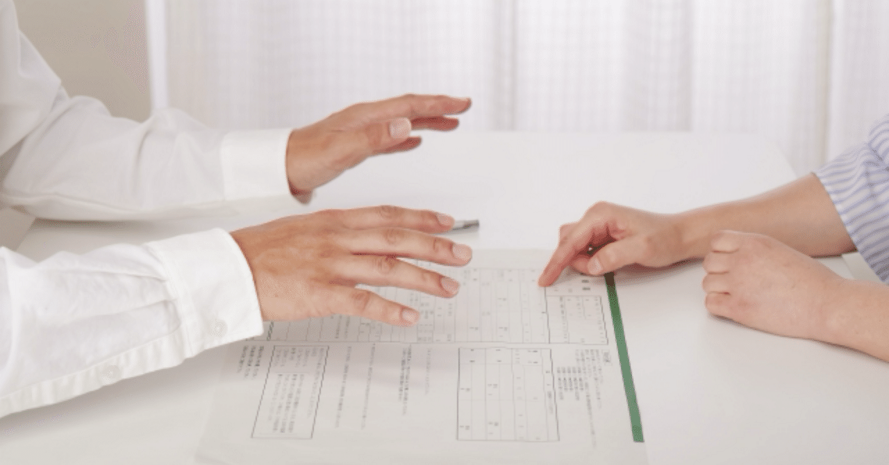 honami_ai_happy's tweet card. 離婚したとき、 まるで罪人になったような目で見られている気がした。 いや、自分がそう感じていたのかもしれない。 母親にかなり責められたからだろう。 「我慢が足りない」 「子どものために頑張るべきだった」 「結婚は修行なんだから」 そんな言葉を何度も聞いた。 でも、本当はただ、 “苦しみの中で、自分を感じて息をする方法”を 探していた。 人は、自分の価値観で心配と言う名のもとに色々伝えてくれる。...