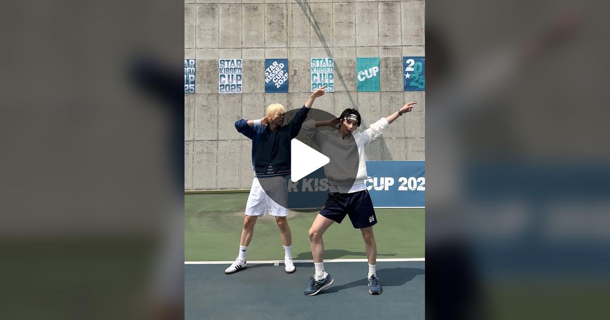 TXT_bighit's tweet card. 좋아요 354.9K개, 댓글 2975개가 있습니다. "SUKI SUKI💕"