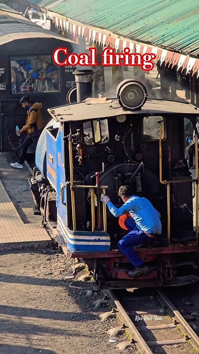 qRm99iHBpIhbdAK's tweet card. Coal firing by 2nd fireman. #steamengine #steamlocomotive #bclass...