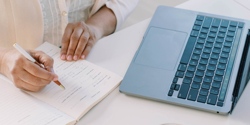 valerialandivar's tweet card. Travailler en tourisme, c’est apprendre chaque jour. Découvrez comment ce métier développe vos compétences humaines et professionnelles.