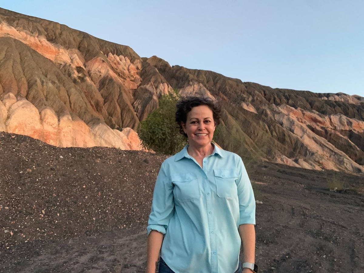 Opinion_51's tweet card. El fracking utiliza cantidades descomunales de agua, la llena de venenos y después contamina con ella otras fuentes de agua limpia, el aire y el subsuelo.