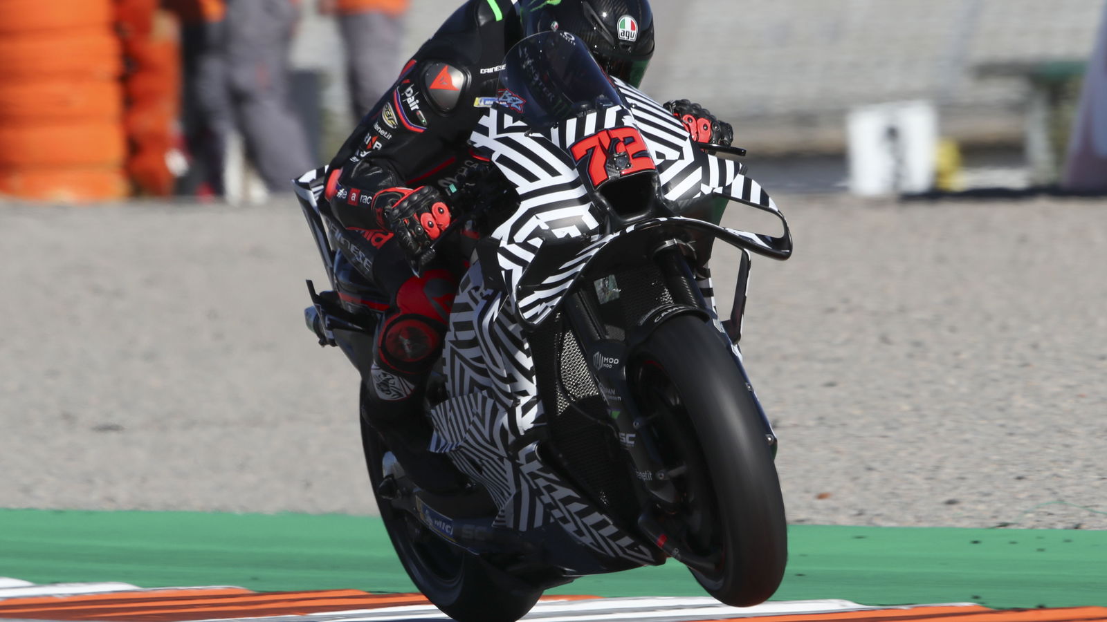 crash_motogp's tweet card. Aprilia has rolled out a new fairing at the Valencia MotoGP test.