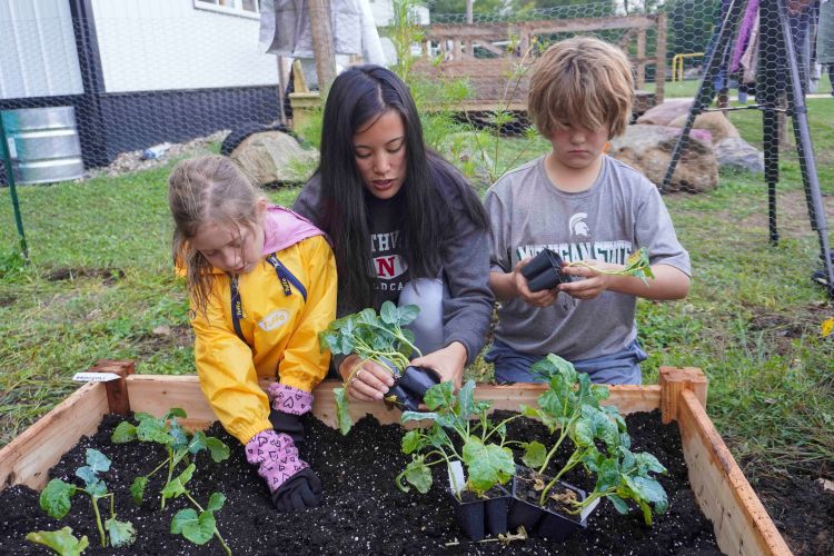 SNNKent's tweet card. In the back yard of West Oakview Elementary, the Field School’s learning garden is growing — both in size and in scope. 