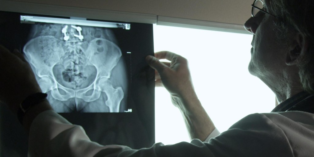 Forums_N_Health's tweet card. Most people don’t realize that it is possible to comparison shop even on big-ticket medical costs, including surgeries.