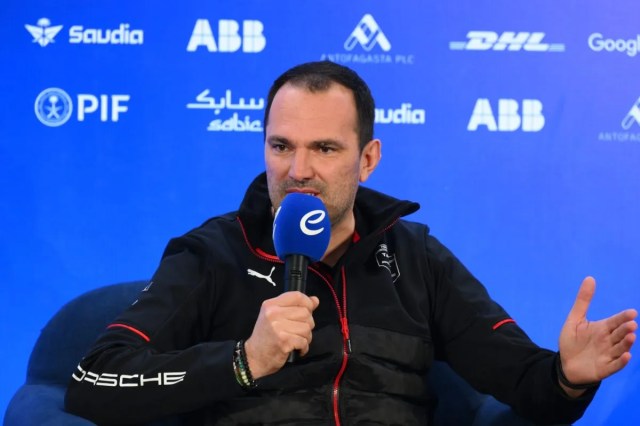 PitLane_F1's tweet card. Porsche viene con la etiqueta de ser los principales favoritos al campeonato de la Formula E. Los alemanes son los actuales campeones de constructores, aunque no de pilotos, perdiendo esa corona an…