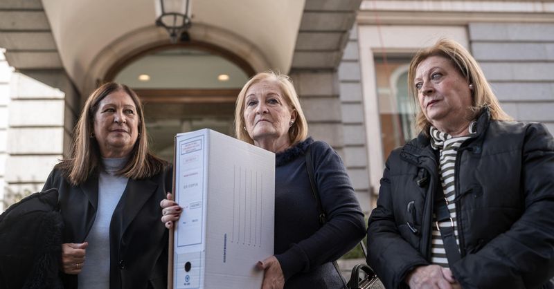 JavierArocaA's tweet card. Puri, Loli y Paqui están dispuestas a desvelar parte de la información que han recibido de los archivos del Congreso, casi 50 años después de la muerte del joven malagueño por disparos de la policía...