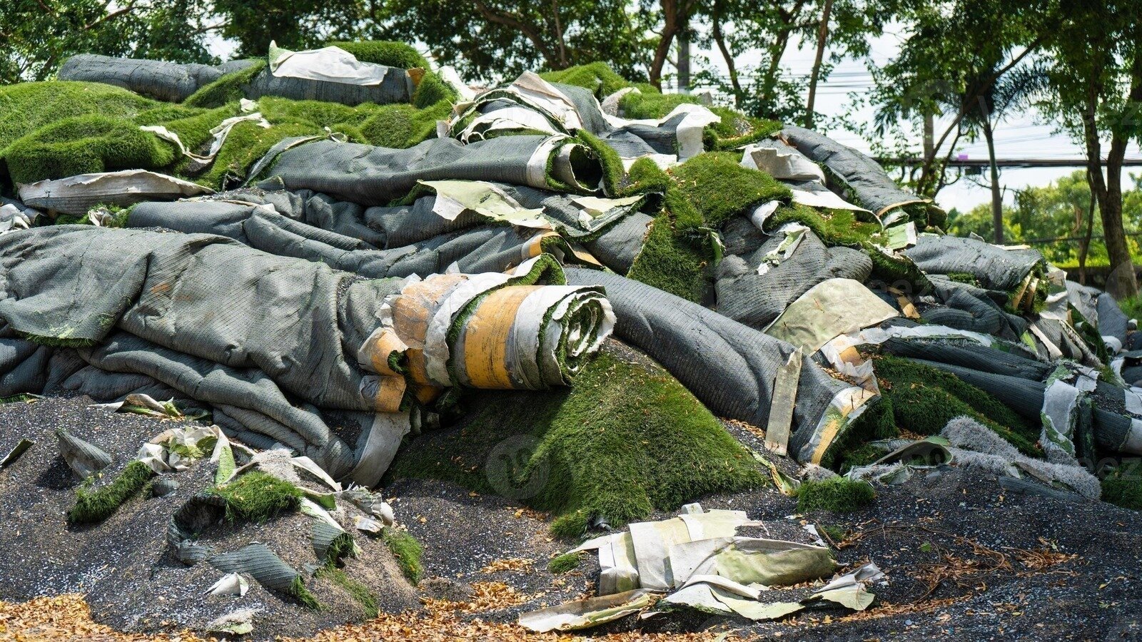 SDoxat's tweet card. Ban the sale of Artificial Grass